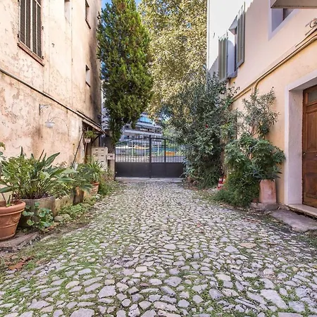 Cute Affordable 1-br Minutes From Center Appartement *